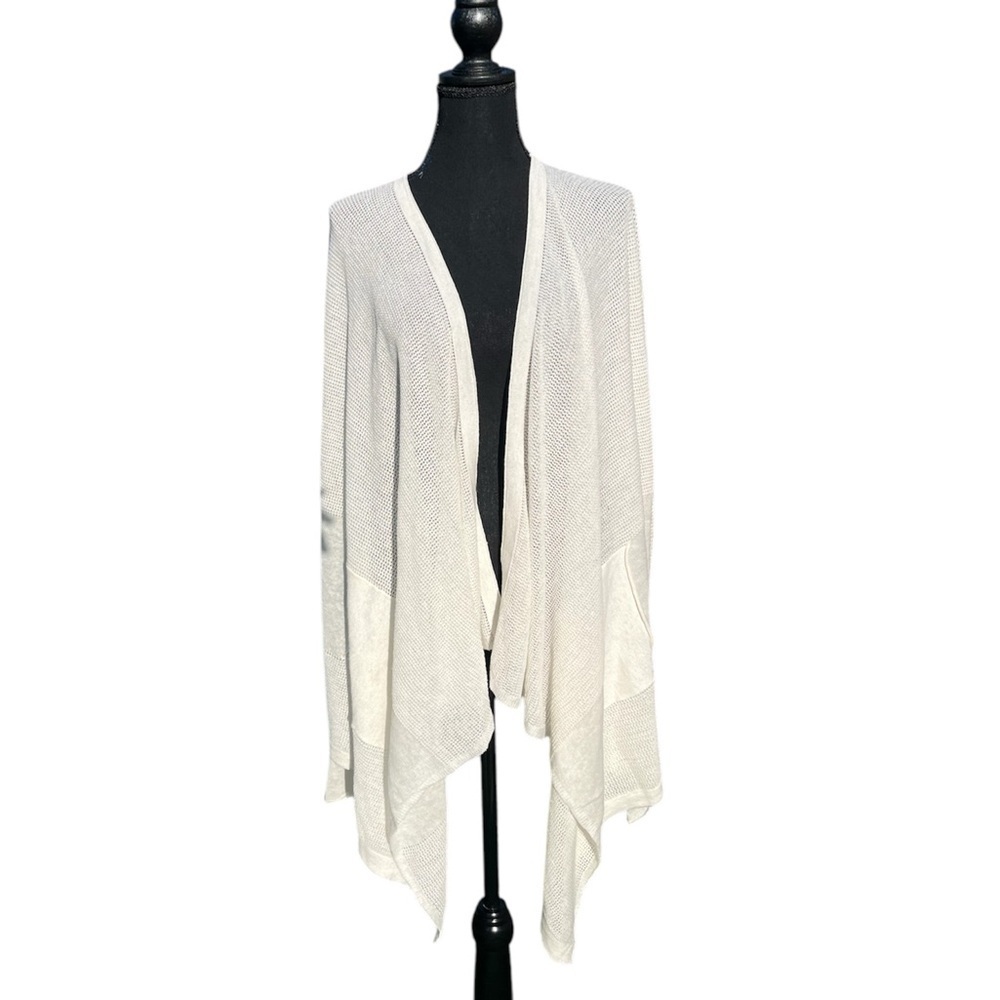 Women’s Cream Net Sweater. By Vera Wang size XL. Multiple use uses.